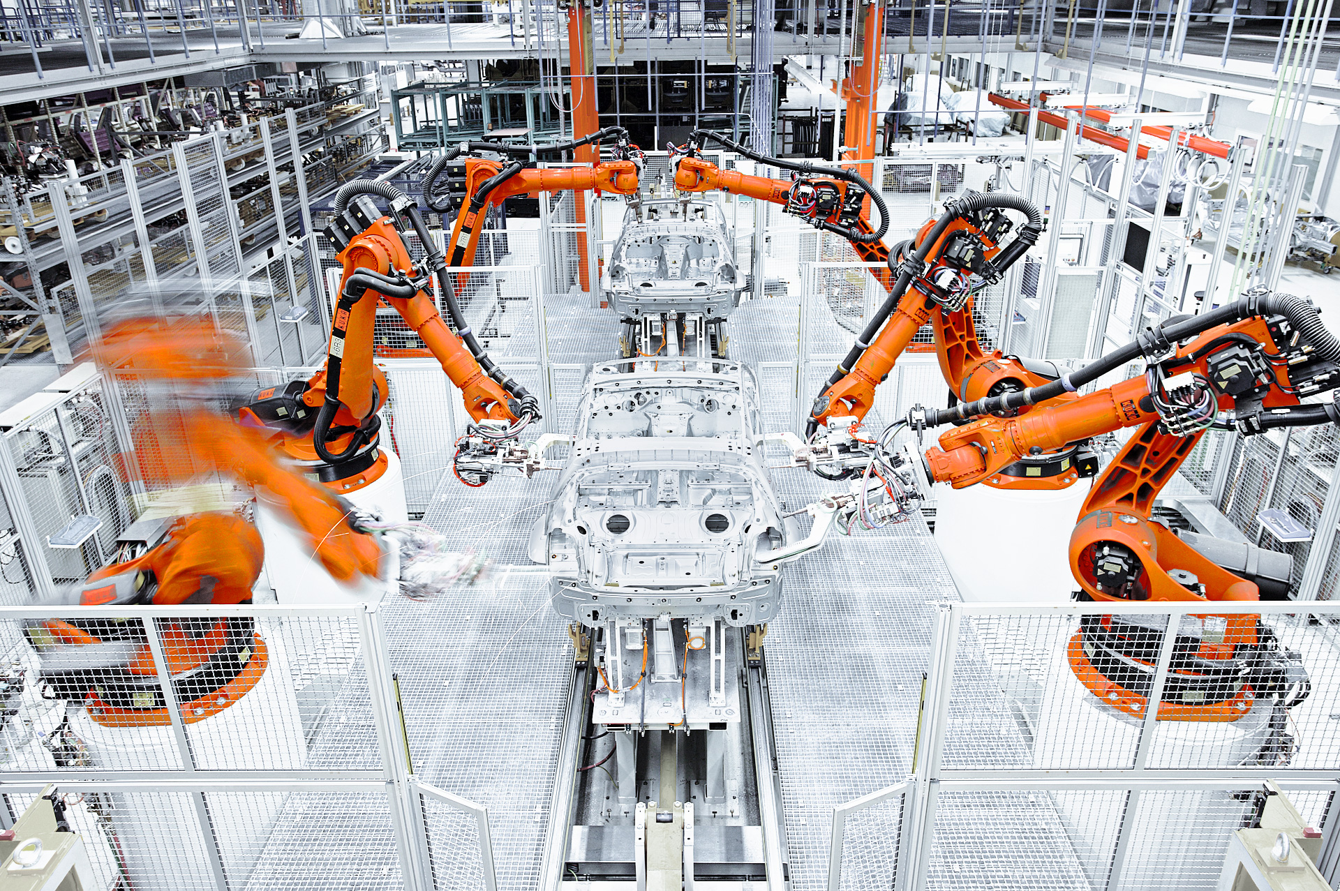 Ipar 4.0 megoldás KUKA Robotics robotokkal autógyárban
